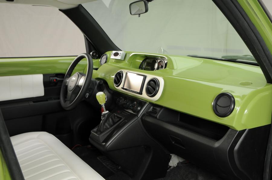 Интерьер Scion xB by Brandon Leung 2009 года  (фото 6 из 7)